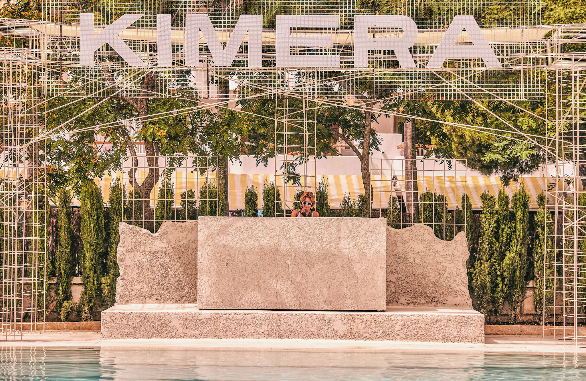 //www.jet2holidays.com/-/media/custom overview images/pmi/astroia playa/pmi_70955_astoria_playa_1124_01_689x448.jpg